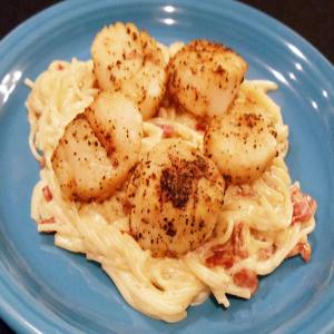 Creamy Bacon Pasta With Coffee Spice Rubbed Scallops_image