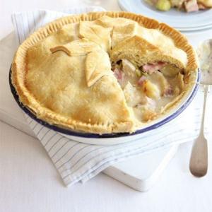 Chicken, ham, leek & roast potato pie_image