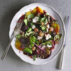 Blackberry, beetroot & goat's cheese salad with poppy seed croutons image