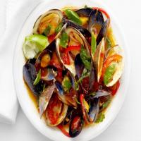 Clams and Mussels in Thai Curry Sauce_image
