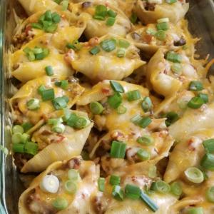 Tacos in Pasta Shells with Veggies_image