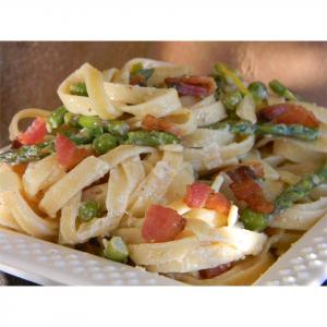 Creamy Asparagus and Peas Pasta_image