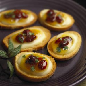 Crème De Brie® Mango-Cranberry Crostini image