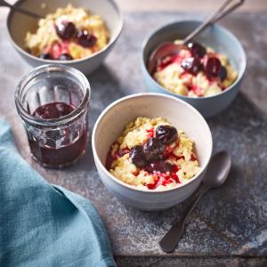 Custardy rice pudding & cherry compote_image
