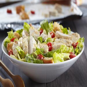 Easy Chicken Caesar Salad_image