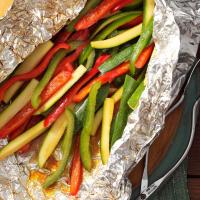 Grilled Peppers and Zucchini_image