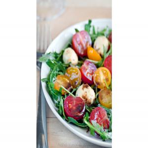 Fresh Mozzarella & Tomato Salad With Balsamic Vinaigrette_image