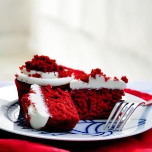 Red Velvet Cupcakes with Red Velvet Crumbs on Top_image