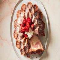 Strawberry-Swirl Bundt Cake_image