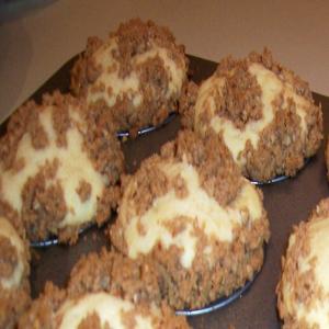 Mini Pecan Crumb Cakes_image