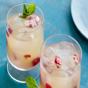 Pineapple-Raspberry Rum Refresher_image