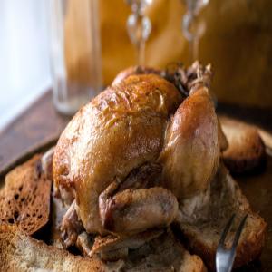 Garlic and Thyme Roasted Chicken With Crispy Drippings Croutons_image