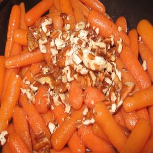 Sweet Carrots With Pecans_image