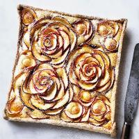 Apple rose tart image
