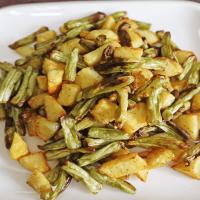 Easy Potatoes and Green Beans in Air Fryer - TopAirFryerRecipes_image