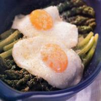 Fried Eggs and Asparagus with Parmesan_image