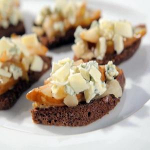 Blue Cheese Pear Bites with White Chocolate_image