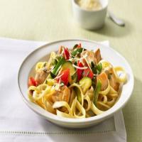 Fettuccine with Chicken and Herbed Vegetables_image