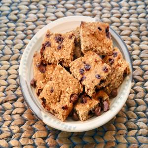 Oatmeal Chocolate Chip Snack Bars_image