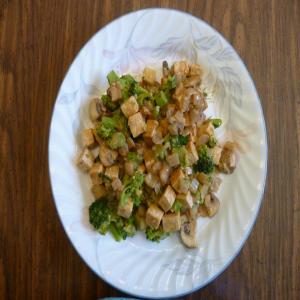 Tofu and Broccoli in Peanut Sauce_image