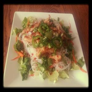 Vietnamese Sate Chicken with salad and noodles_image