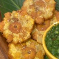 Tostones with Colombian Aji Hot Sauce_image