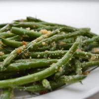 Garlicky Green Beans with Shallot image