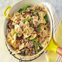 Creamy Farfalle with Cremini, Asparagus, and Walnuts_image