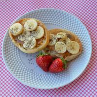 English Muffin with Peanut Butter, Banana, and Chia Seeds_image