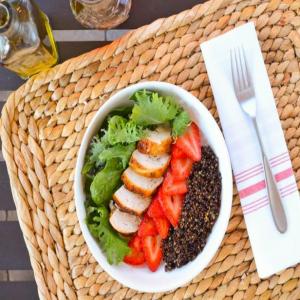 5-Ingredient Strawberry and Black Quinoa Salad_image