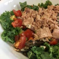 Easy Tuna and Bean Kale Salad_image
