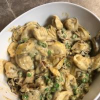 Tortellini Alfredo with Peas and Bacon_image