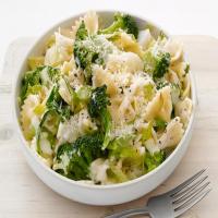 Bow-Tie Pasta With Broccoli and Potatoes_image