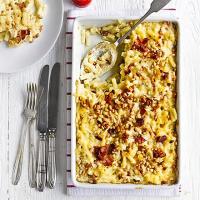 Macaroni cheese with bacon & pine nuts image