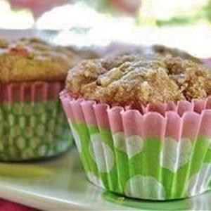 Cinnamon-Topped Rhubarb Muffins image