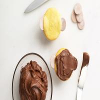 Chocolate Frosting for Cupcake Decorating_image