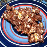 Gobs of Chocolate Popcorn Delight_image