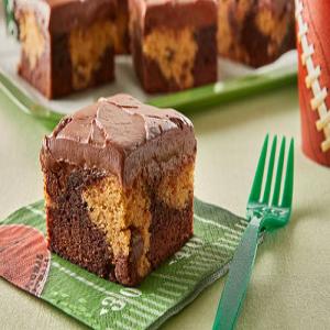 Crowd-Pleasing Frosted Brookie Bars_image