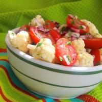 Crunchy Cauliflower and Tomato Salad_image