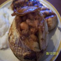 Country Style Barbecued Onions With Baked Beans_image