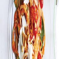 Spaghetti with No-Cook Tomato Sauce and Hazelnuts_image
