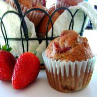 Berry-Smash Muffins (Strawberry Muffins)_image