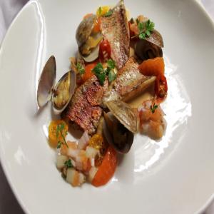 Surmullet Fillet With Vongole in White Wine and Bisque Sauce_image