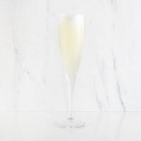 Elderflower & champagne cocktail_image