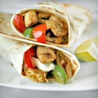 Chicken Fajitas With Lime, Garlic and Bell Peppers_image
