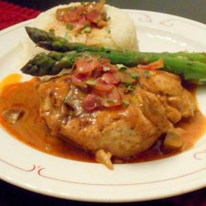 Chicken Breasts in a Sour Cream and Wine Sauce_image