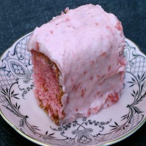Strawberry Cake With Frosting_image