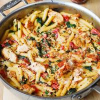 Chicken & Bacon Pasta with Spinach & Tomatoes in Garlic Cream Sauce Recipe - (4.2/5) image