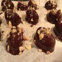 5-Ingredient Keto and Vegan Chocolate Almond Balls image