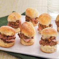 Peppered Pork with Pecan Biscuits_image